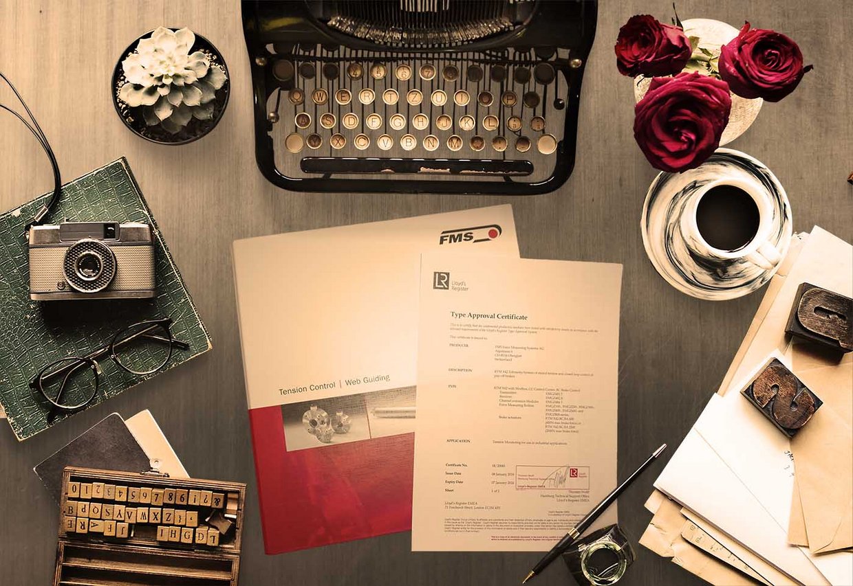 Typewriter on a vintage table Das RTM X42 Telemetrie System von FMS wurde von Lloyds Register zertifiziert.