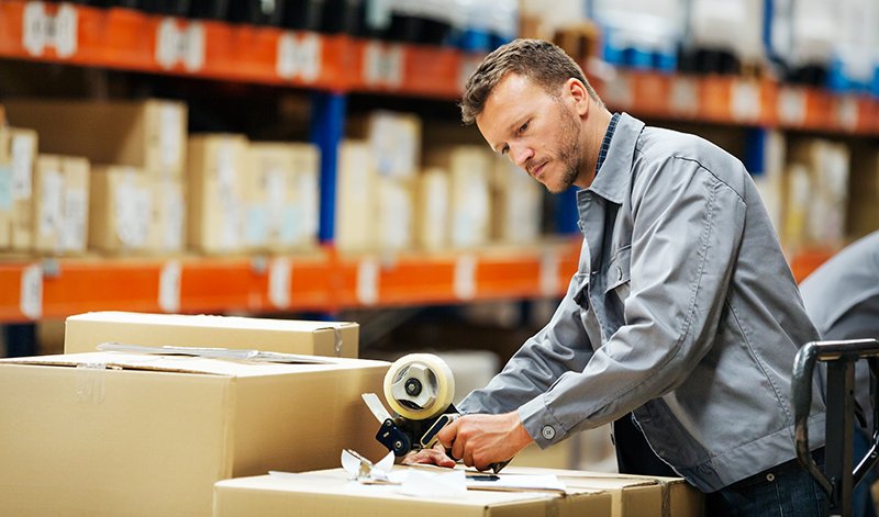 Ein Blick in die Logistikabteilung von FMS.